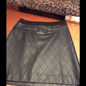 ANN TAYLOR FAUX LEATHER SKIRT