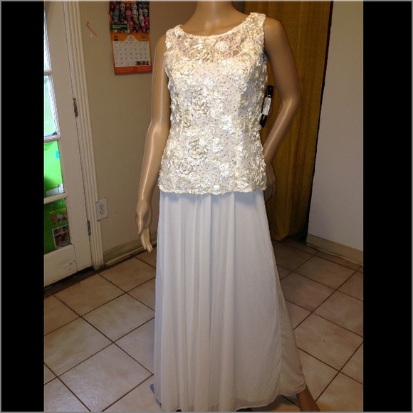 ONYX NITE   Ivory Embellished Prom Semi-Formal - Picture 3 of 4