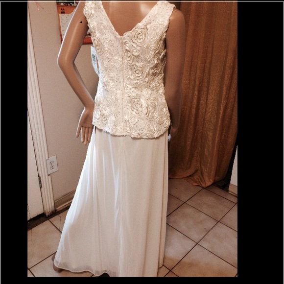 ONYX NITE   Ivory Embellished Prom Semi-Formal - Picture 4 of 4