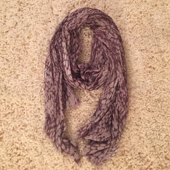 Lightweight Gap Scarf.
