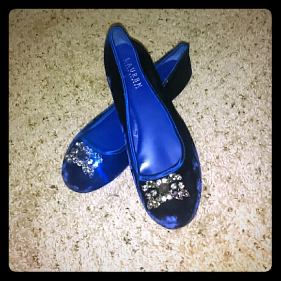 Flat shoes