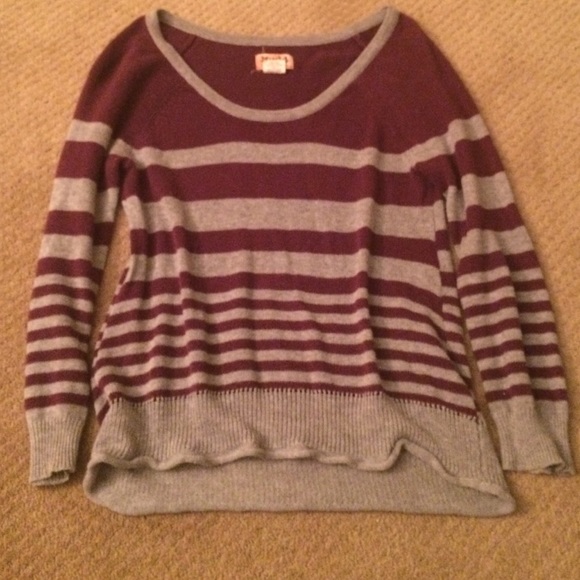 Mudd XS burgundy and grey sweater