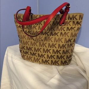 Michael Kors Purse. MK in excellent condition.
