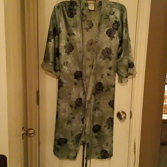 Silky intimate robe