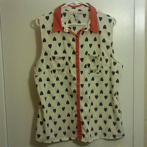 Cute Sleeveless Heart Button Down