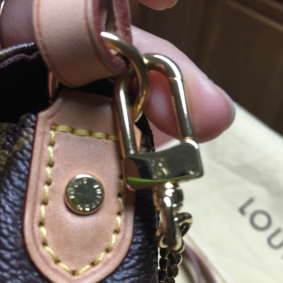 💯% Authentic Louis Vuitton favorite pm monogram. - Picture 2 of 4