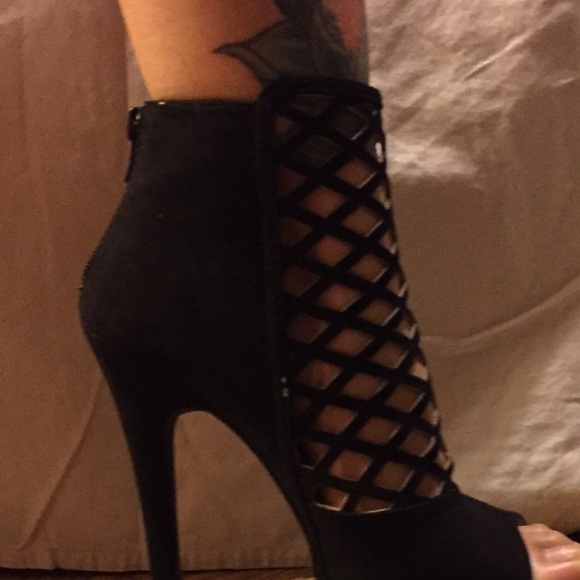 ✨✨SOLD✨✨.         BLACK SHOE - Picture 3 of 4