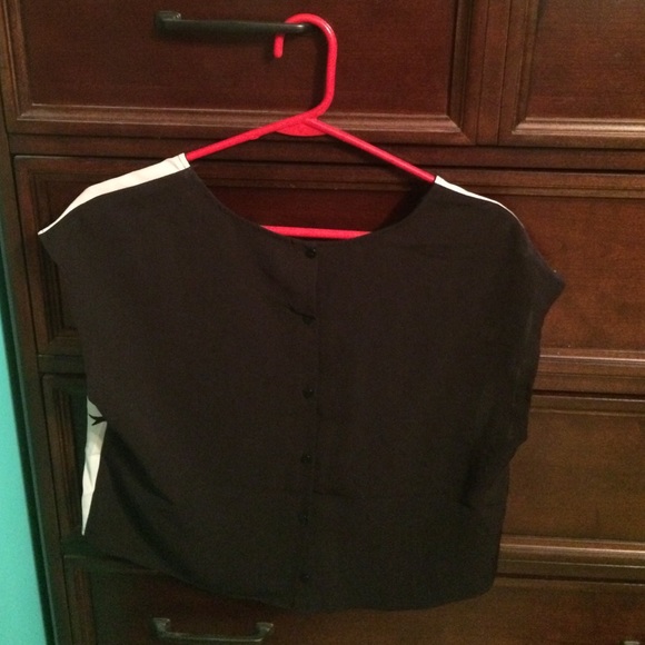 Short sleeve top - Picture 2 of 3