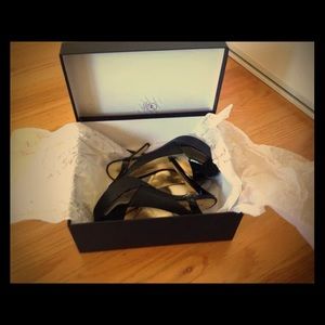 Only wore once!!!! Very comfortable ~😍😍