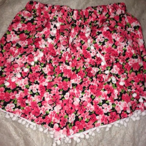⛔️FINAL SALE⛔️ Floral Pom Pom Shorts NWOT - Picture 3 of 3