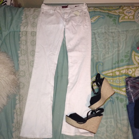 White baby boot lucky jeans
