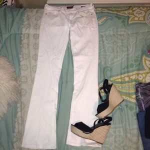 White baby boot lucky jeans