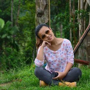 Meet your Posher, Noniee