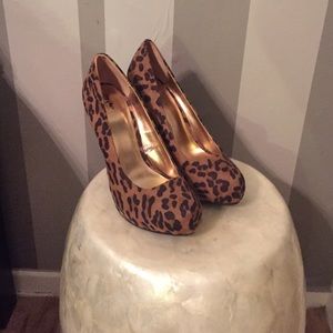 Leopard heels!