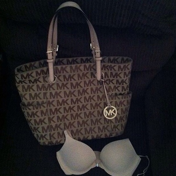 Michael Kors Handbags - Michael kors purse