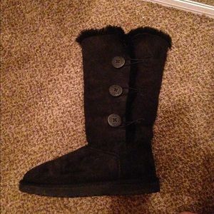 UGG Bailey Triplett button boots black