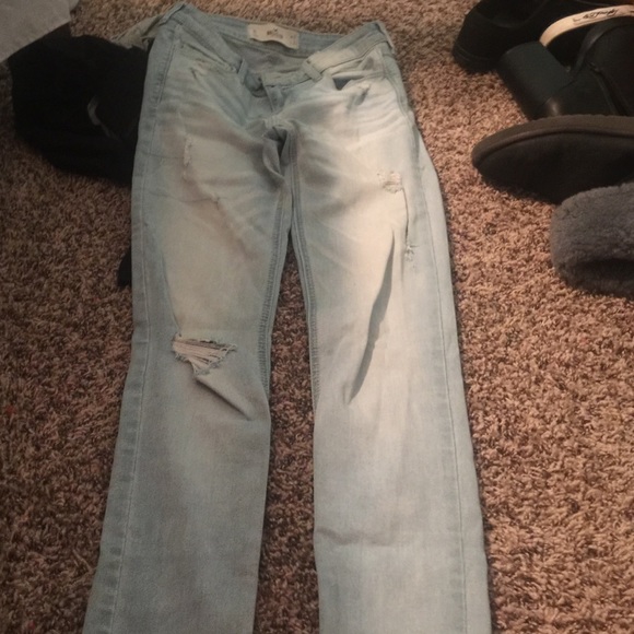 Hollister jeans with holes - Picture 3 of 3