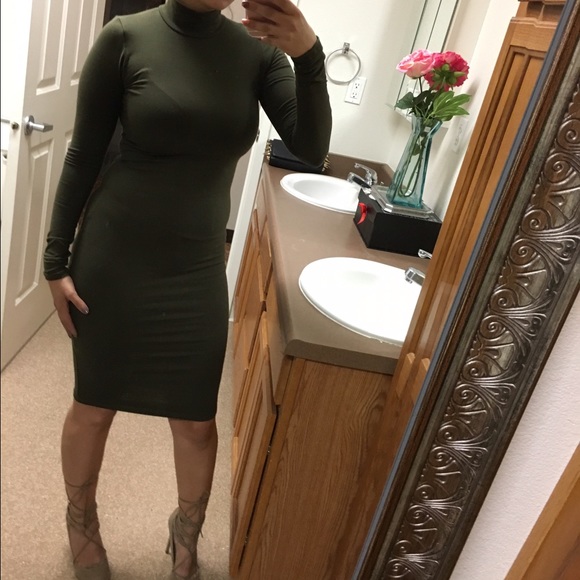 Turtle neck long sleeve midi