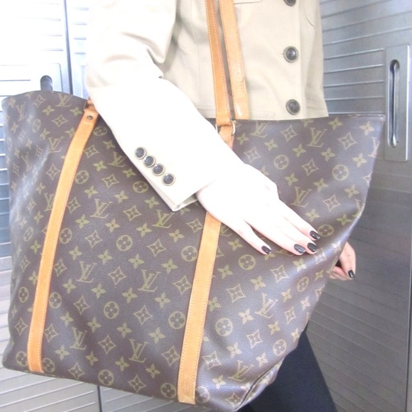 Louis Vuitton Handbags - Authentic Louis Vuitton Sac Shopper Tote