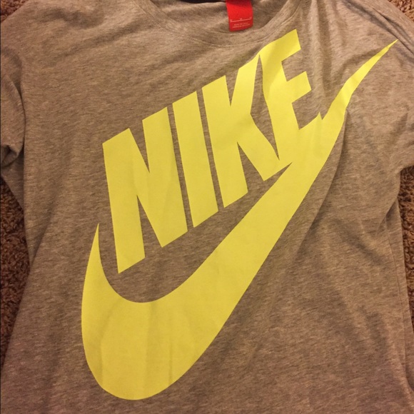NWOT Grey Nike long sleeve logo top