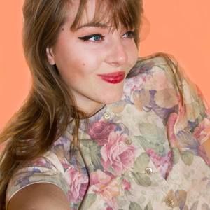 Meet your Posher, Alexia