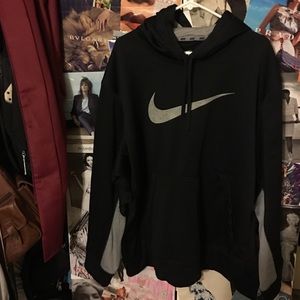 ✨Nike Thermo-fit hoodie✨