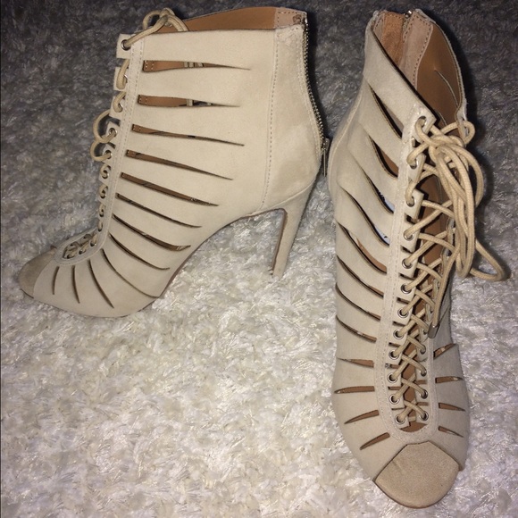 Steve Madden Shoes - Steve Madden Lace up peep toe blush booties.