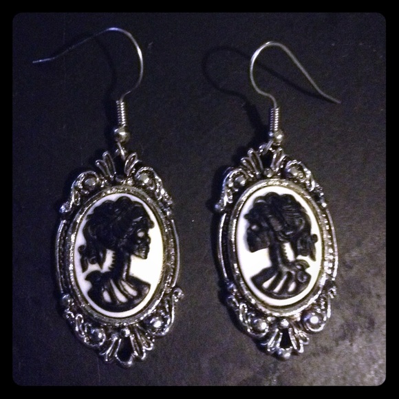 Hot Topic Jewelry - Vintage style skeleton earings