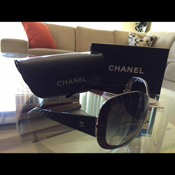 Chanel sunglasses - Picture 2 of 4