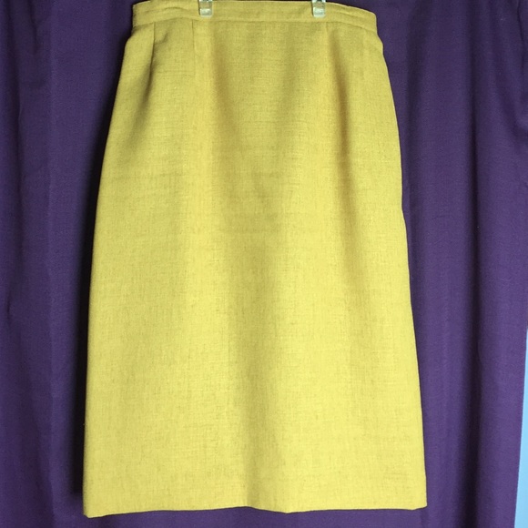 Gold suit - Picture 3 of 4