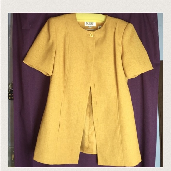 Gold suit - Picture 4 of 4