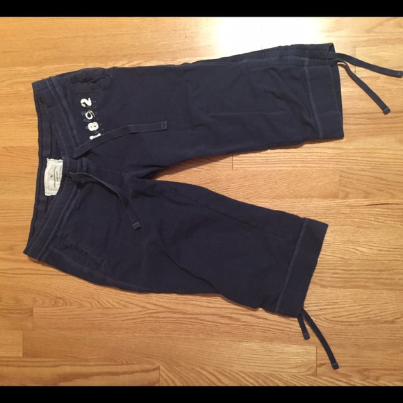 Navy A&F Drawstring Capri Size Small Sweatpants