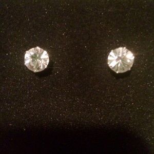 ❄️SPARKLY STUDS❄️