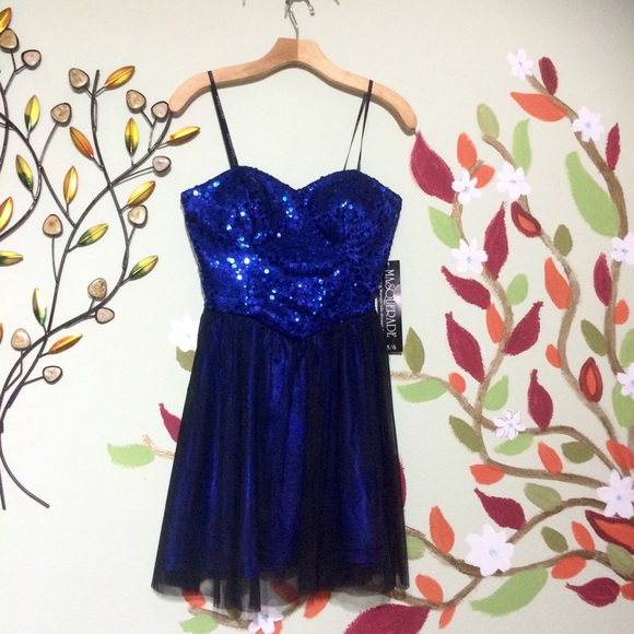 NEW Masquerade sequined 🔹🔷💙✨