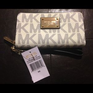 Michael Kors Large Multifunction Phone Wallet