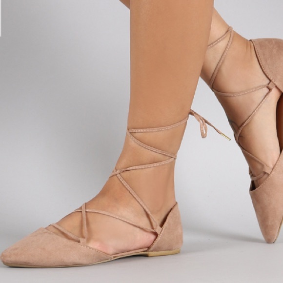 Cute taupe lace up flats!