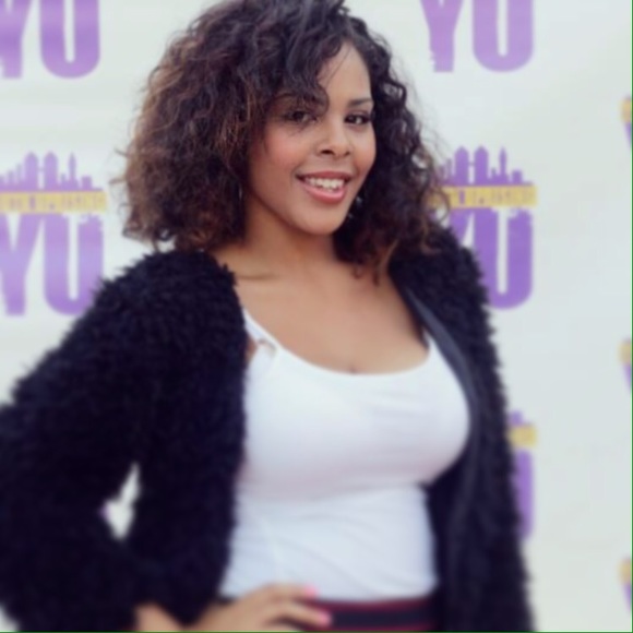 Meet your Posher, Alysia - Picture 1 of 1