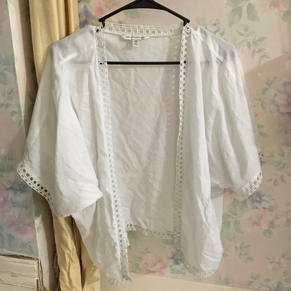 American Eagle white kimono