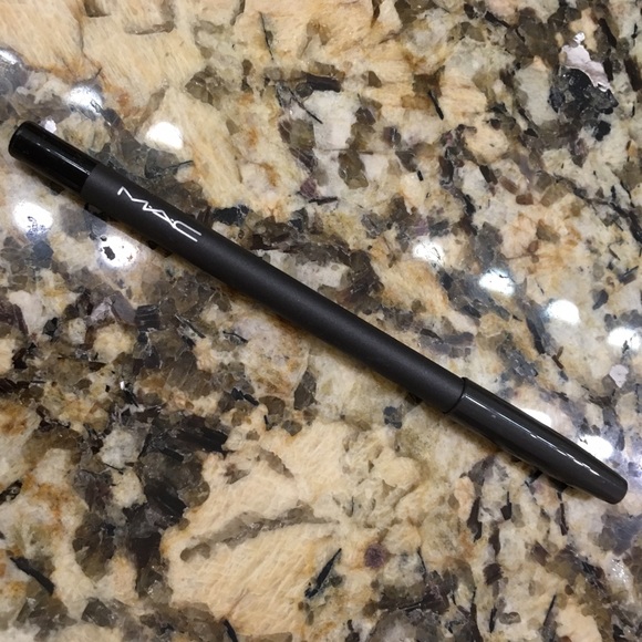 Mac cosmetics eyeliner