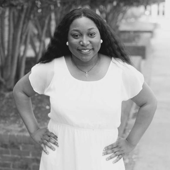 Meet your Posher, Nadia - Picture 1 of 3