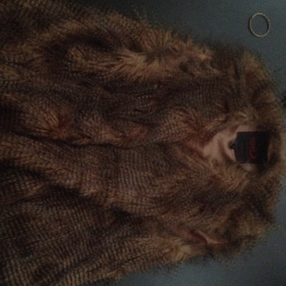 Faux fur vest by yoki