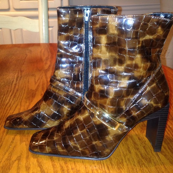 Wild Rose Shoes - New faux Snake Skin Boots