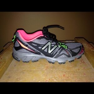 New Balance tennis shoes