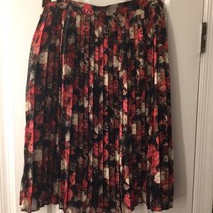 Flower pleated mid length skirt