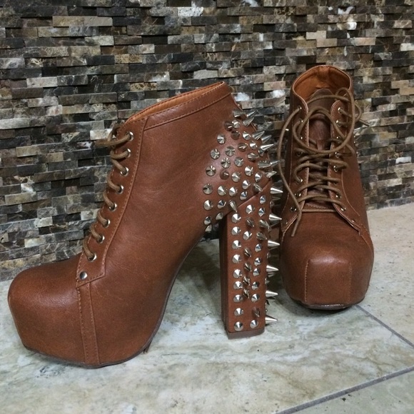 Nwot vintage brand booties w/studs