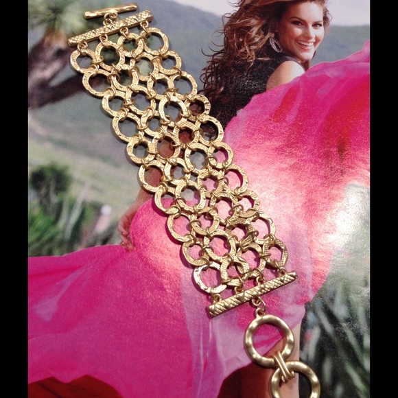 Jewelry - Gold Toggle Bracelet