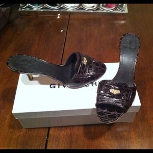 💯% authentic Givenchy heeled sandal