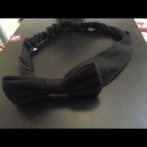 black headband with a cute bow ☺️