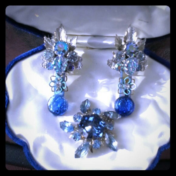 Vintage royal blue & silver rhinestone earrings