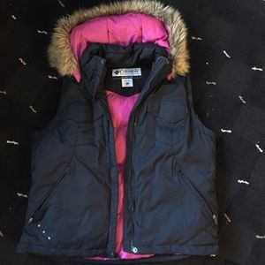 Columbia Puffer Vest With Hood!!